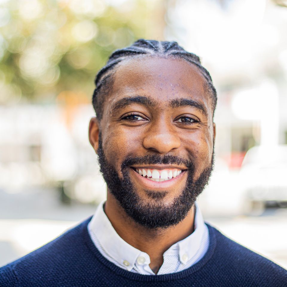 Invisalign man Smile (960 x 960 px) smiling man